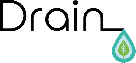 Logo von Drain mit stilisiertem Tropfen und Blatt als Symbol für nachhaltige Wasserentsorgung
